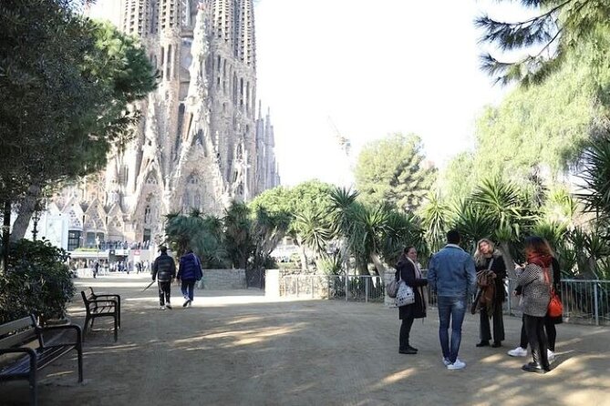 Barcelona: Sagrada Familia Skip The Line Insider Guided Tour - Priority entry is useful, but not a magic door