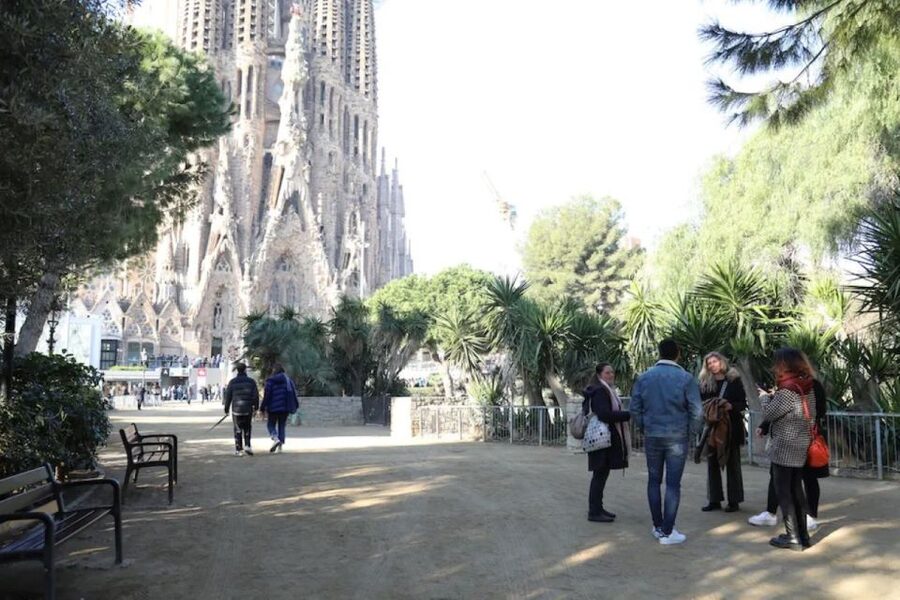 Barcelona: Sagrada Familia Skip The Line Insider Guided Tour - Who will get the most from this tour