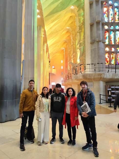 Barcelona: Sagrada Familia Skip-the-line Tour with Guide - Why a guide helps at Sagrada Familia
