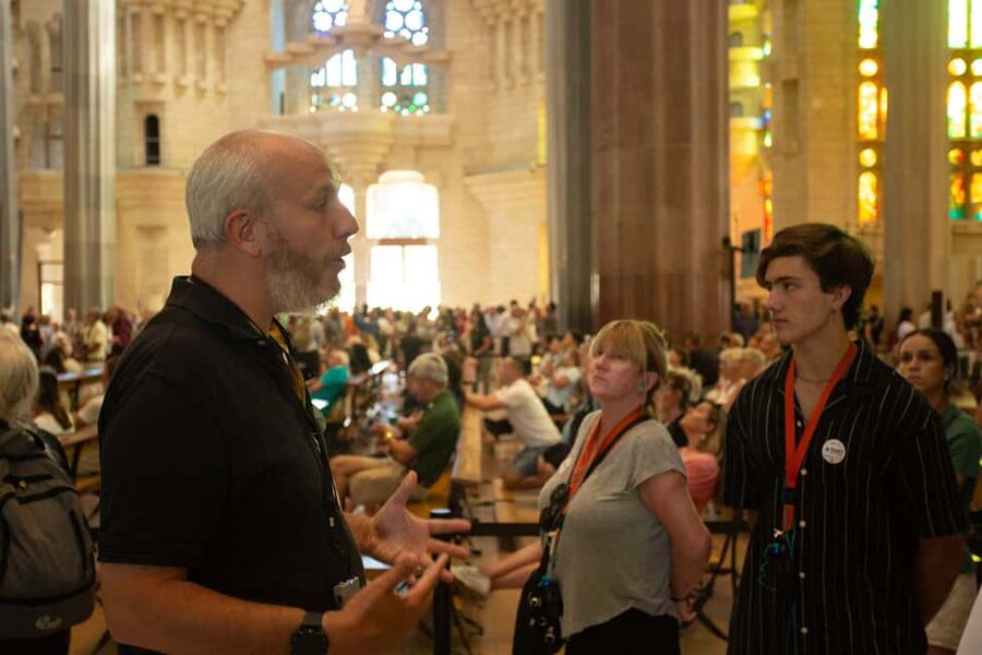Barcelona: Sagrada Familia Skip-the-line Tour with Guide - The small-group advantage