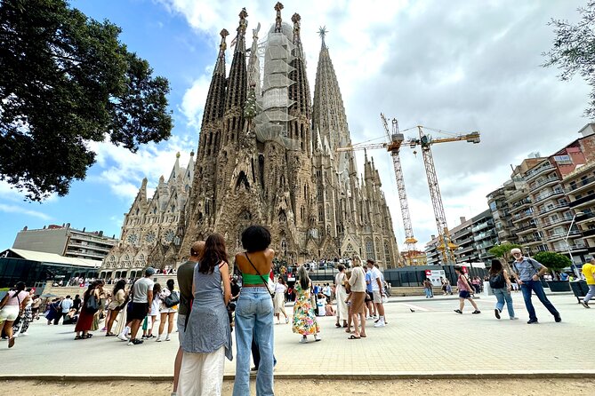 Barcelona: Sagrada Familia Small Group Guided Tour - Key points to know before you book