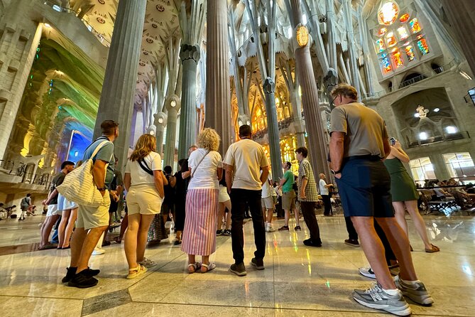 Barcelona: Sagrada Familia Small Group Guided Tour - Reading Gaudí’s architecture from the inside