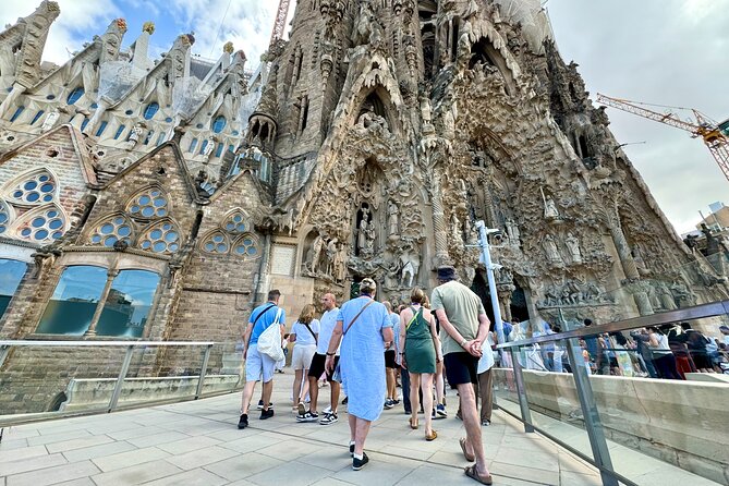 Barcelona: Sagrada Familia Small Group Guided Tour - Free time after the guided visit
