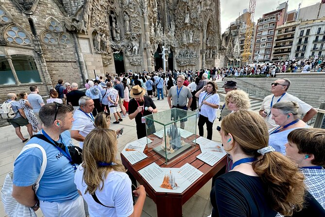 Barcelona: Sagrada Familia Small Group Guided Tour - Clothing, families, and accessibility