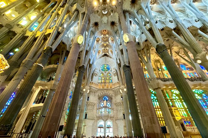Barcelona: Sagrada Familia Small Group Guided Tour - English guidance and the personal touch