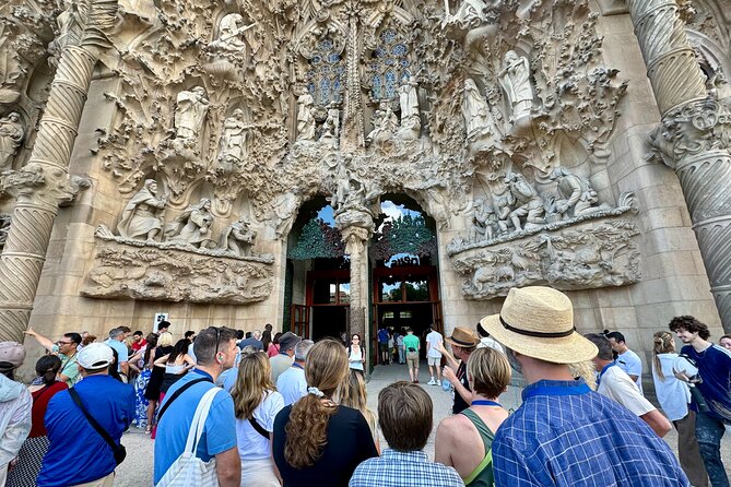 Barcelona: Sagrada Familia Small Group Guided Tour - Meeting at Avenue Gaudí 5