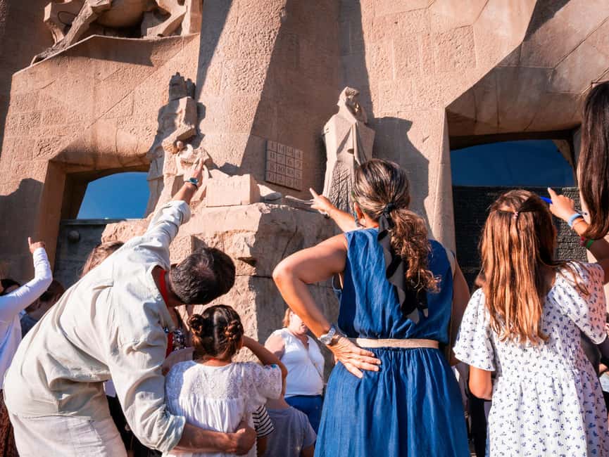 Barcelona: Sagrada Familia Small Group Tour for Kids - The Passion Facade and the soldier search