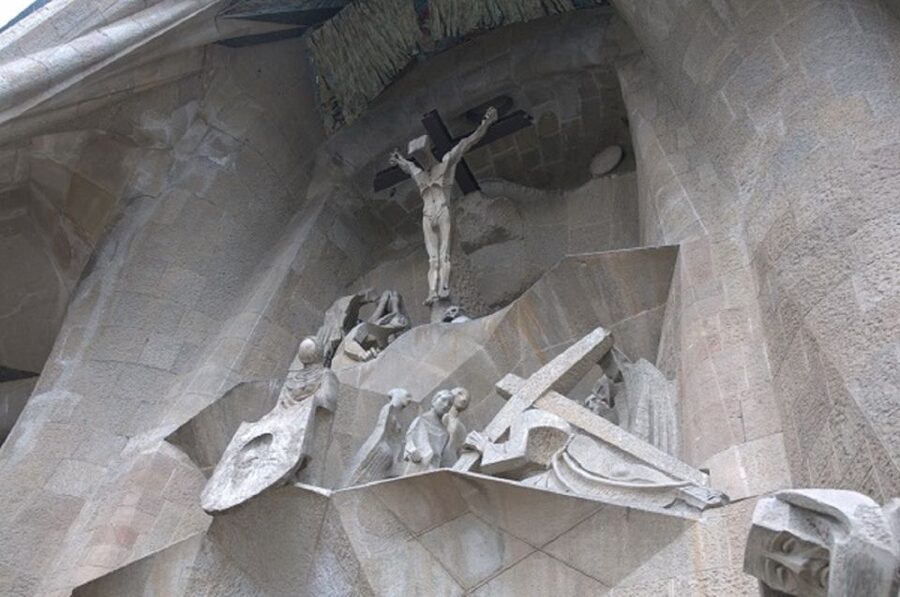 Barcelona: Sagrada Familia Tour of the Facades in German - Around the Apse to the Passion Facade