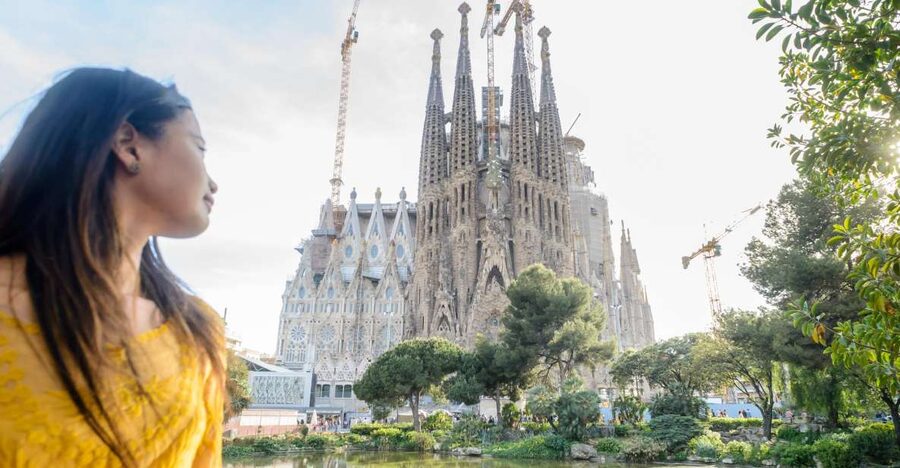 Barcelona: Sagrada Familia Tour & Optional Tower Visit - The façades tell different chapters of the story