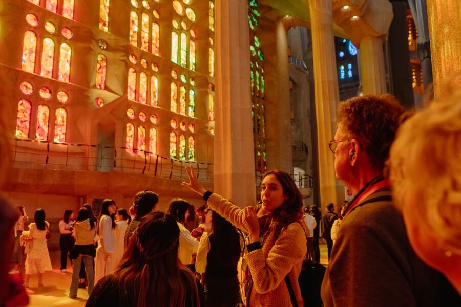 Barcelona: Sagrada Familia Tour w/Skip-the-Line Entry Ticket - Meeting near Gaudí’s unfinished masterpiece