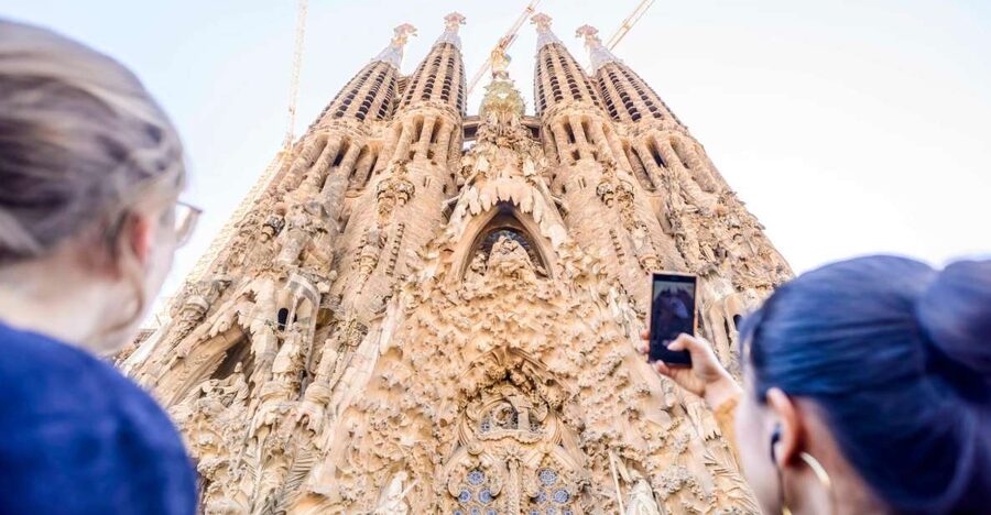 Barcelona: Sagrada Familia Tour with Optional Tower Access - Why a guide makes the Sagrada Familia worth your time