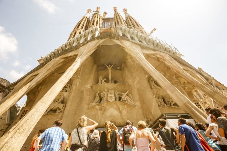 Barcelona: Sagrada Familia Tour with Optional Tower Access - Inside the basilica: colored light and soaring forms