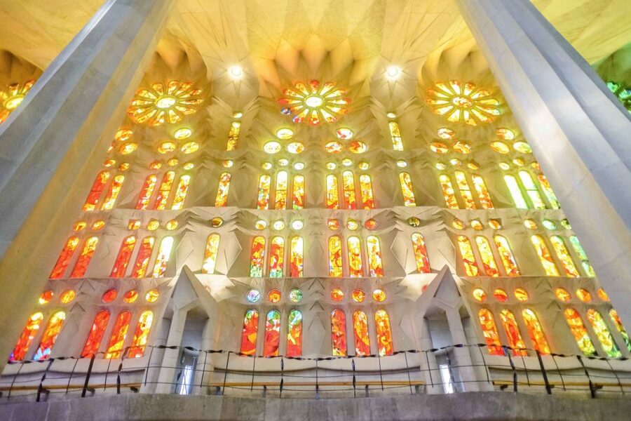 Barcelona: Sagrada Familia Tour with Optional Tower Access - How the tour feels in practice