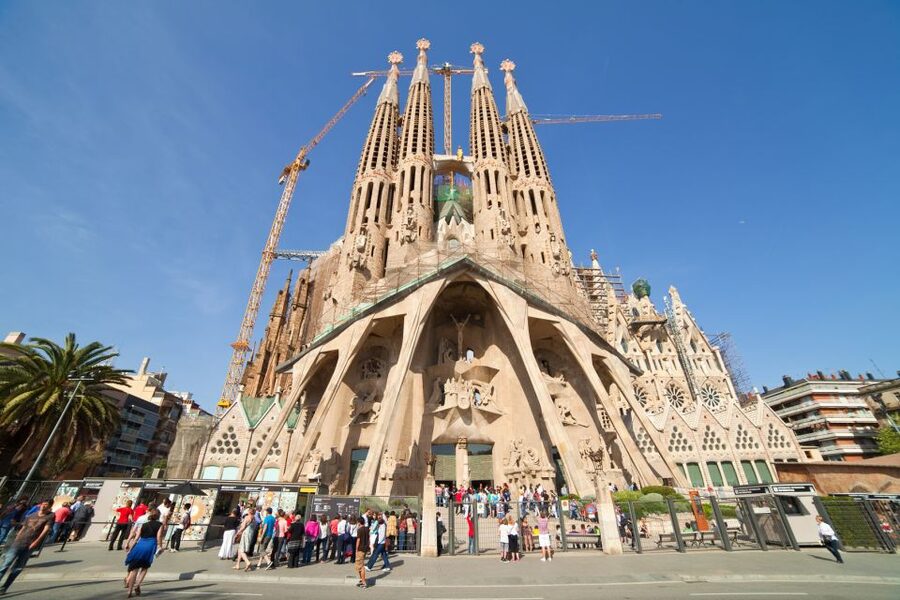 Barcelona: Sagrada Familia with Towers and Park Güell Tour - Practical advice for a smoother visit