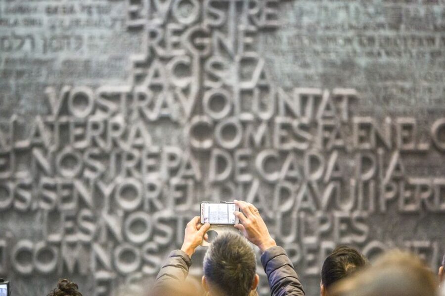 Barcelona: Sagrada Familia with Towers and Park Güell Tour - Give Park Güell your full attention