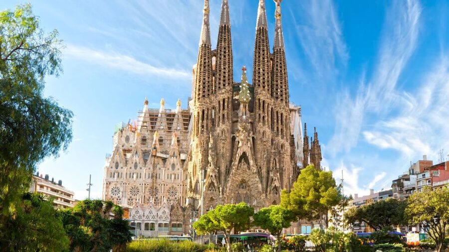 Barcelona: Sailing Trip, Sagrada Familia, and Casa Batlló - Why this Barcelona combination works
