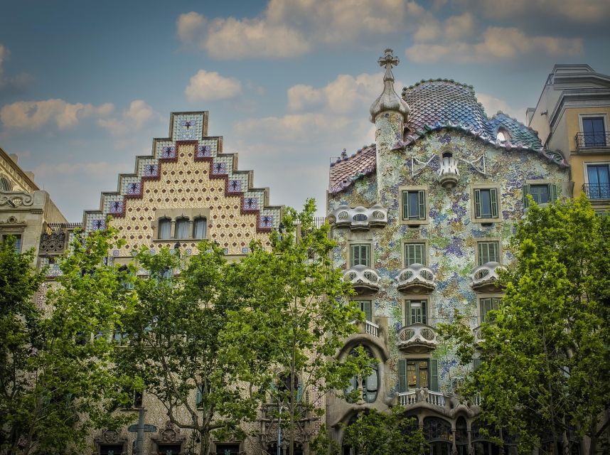 Barcelona: Sailing Trip, Sagrada Familia, and Casa Batlló - Who should choose this experience?