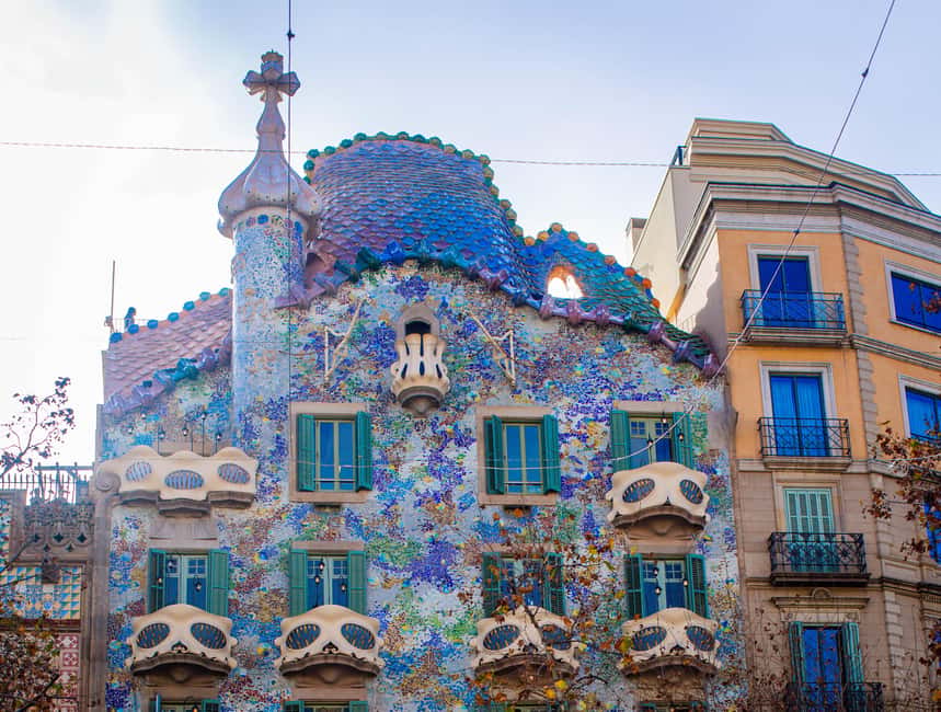 Barcelona Segway Tour: ❤️Gaudi Highlights❤️ - What the guide adds to the ride