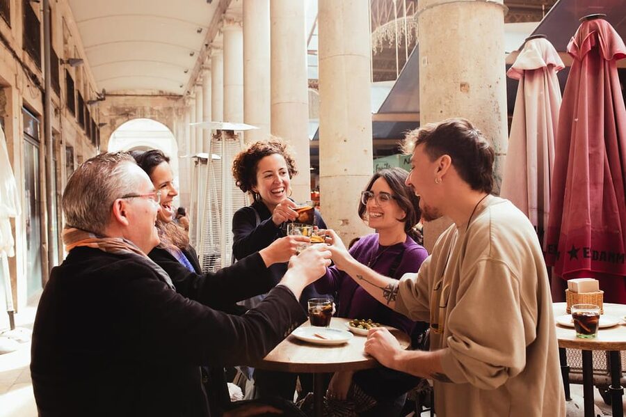 Barcelona: Small Group Gothic, Tapas & Churros Tour! - The Kiss mural and Barcelona’s layered past