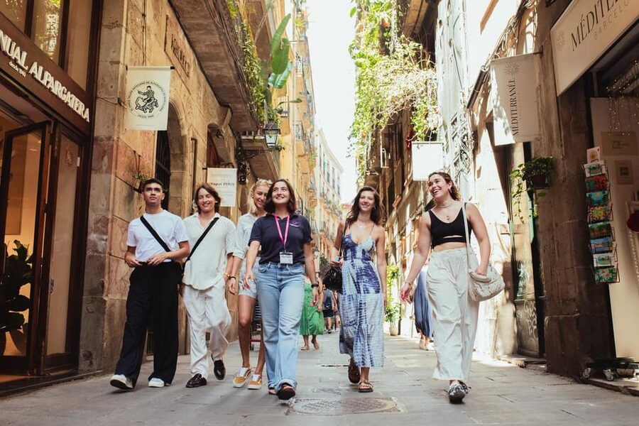 Barcelona: Small Group Gothic, Tapas & Churros Tour! - Tapas, wine, and the porró ritual