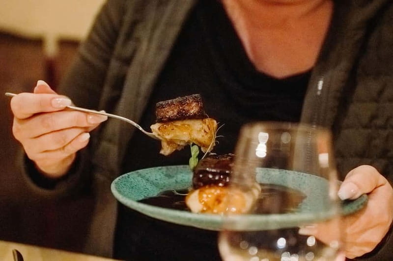 Barcelona: Tapas & Wine Tour in Born & Gothic Quarter - Stop one: Cava and modern tapas at Bastaix