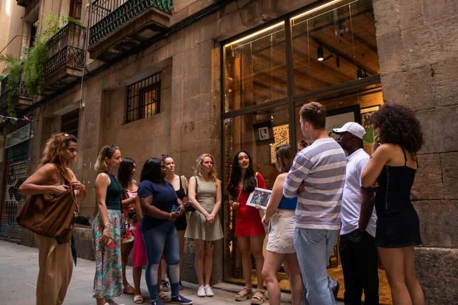 Barcelona Walk Like a Local: El Born & Gothic 15+ Sights - Picasso, murals, and Barcelona’s creative side