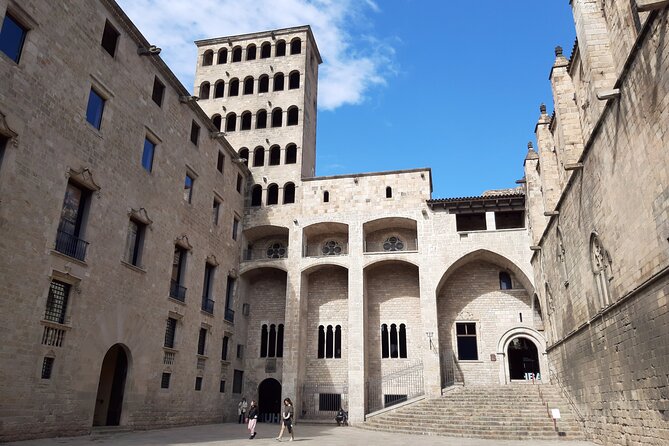 Barcelona walking tour Gothic Quarter and Ramblas+Boat trip - Starting among Roman walls at Plaça Nova