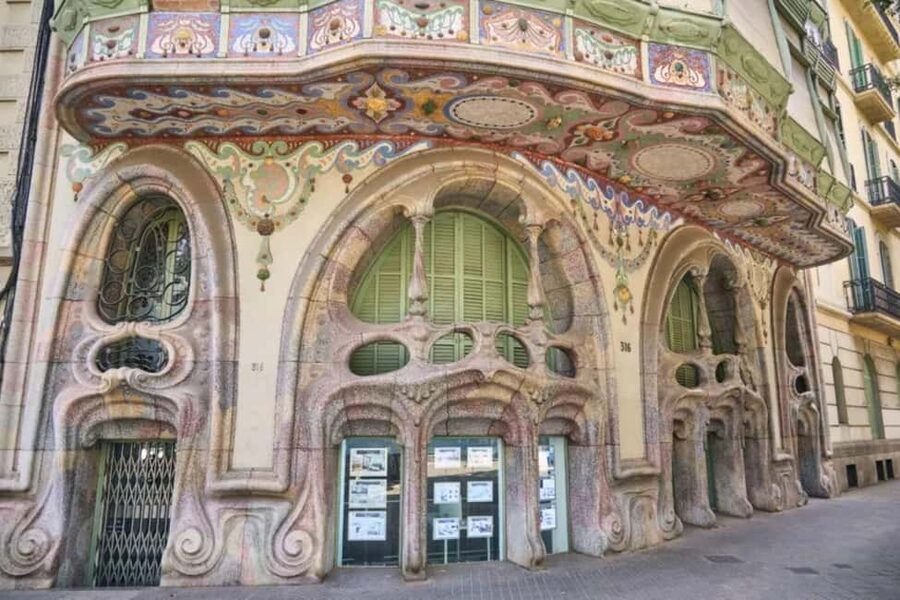 Barcelona Walking Tour: Modernisme & Iconic Architecture - Casa Milà, La Pedrera, and the end of the route