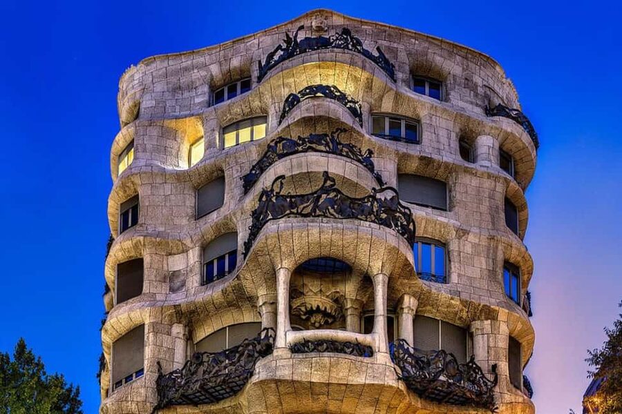 Barcelona Walking Tour: Modernisme & Iconic Architecture - What the $17 price really buys you