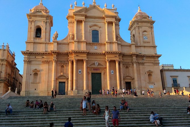 Baroque Noto private walking tour - Stop 1: San Francesco and the entrance to Baroque Noto