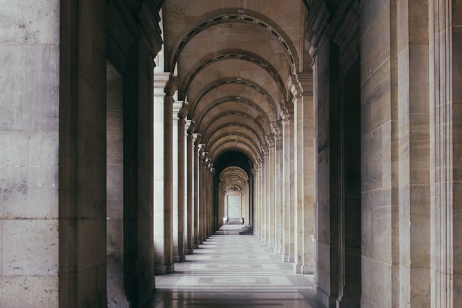 Bastille's Architecture & Artisans Self-Guided Walking Tour - A pause at Square Trousseau