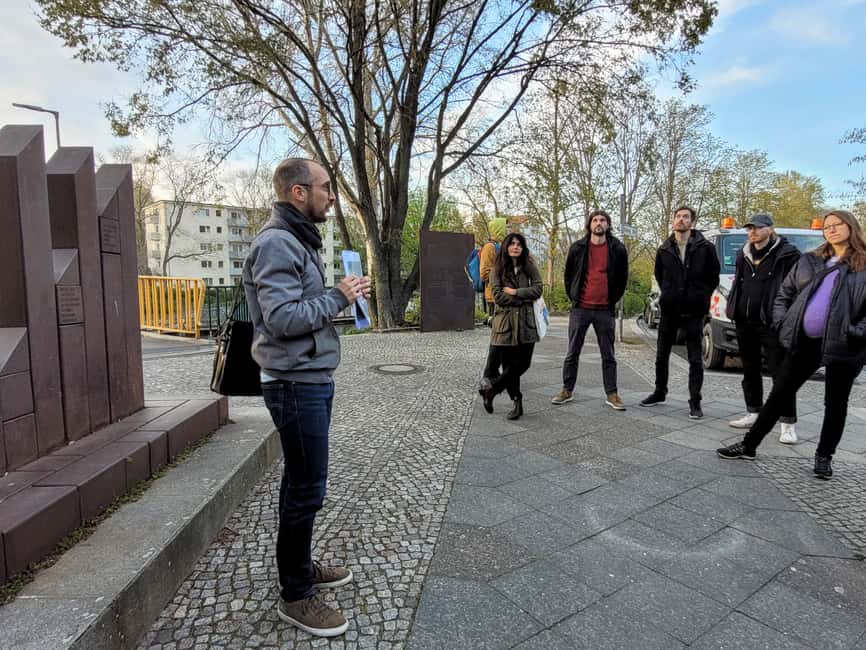 Berlin: Hansaviertel Modernist Architecture Tour - What the buildings reveal about daily life