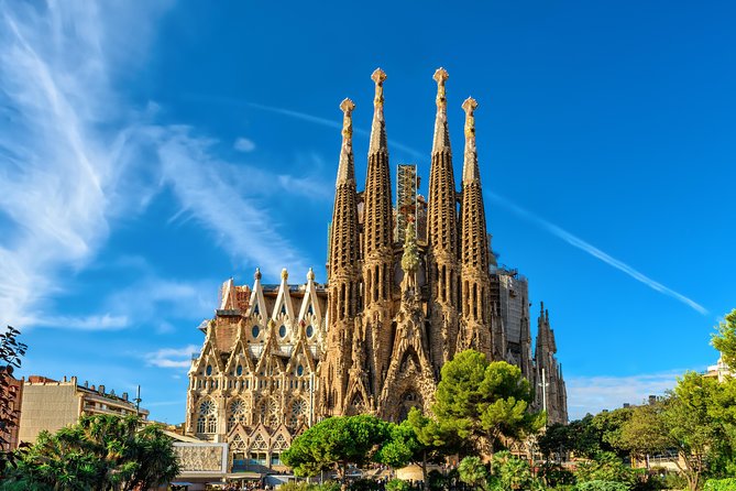 Best of Barcelona: Sagrada Familia & Park Guell Tour with Pick-up - Why this works as a first day in Barcelona