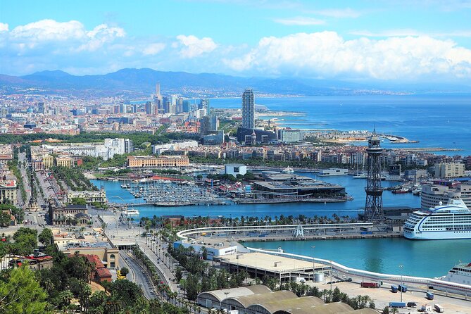 Best of Barcelona: Sagrada Familia & Park Guell Tour with Pick-up - Passeig de Gràcia and Barcelona’s modernist showpieces