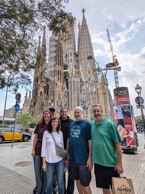 Best of Barcelona: Sagrada Familia & Park Guell with Pickup - Passeig de Gràcia and the Modernist city