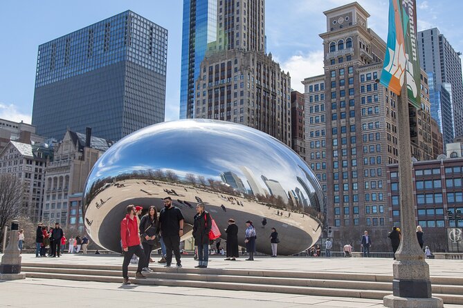 Best of Chicago: Architecture & Highlights City Private Tour - Meeting the guide at the Chicago Theatre