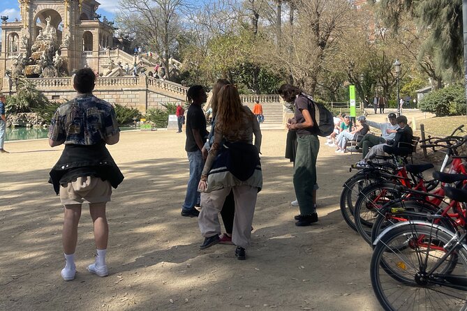 Bike Tour in Barcelona: History, Architecture and Culture - Arc de Triomf and the city’s public face
