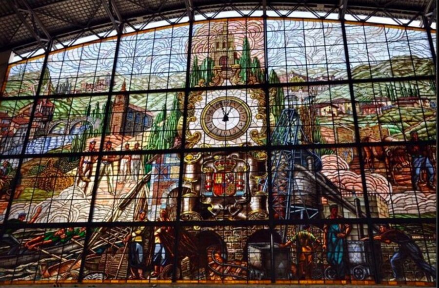 Bilbao: Historical and Architectural Walking Tour - From the river’s inner beach to the train station