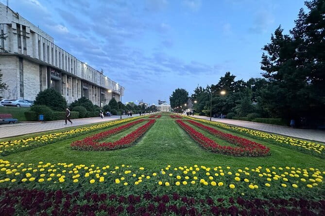 Bishkek : USSR History, Soviet Architects ,Statues & Mosaics - Beginning at the Kyrgyz Republic flag