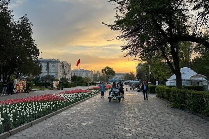 Bishkek : USSR History, Soviet Architects ,Statues & Mosaics - Lenin Square and the political center
