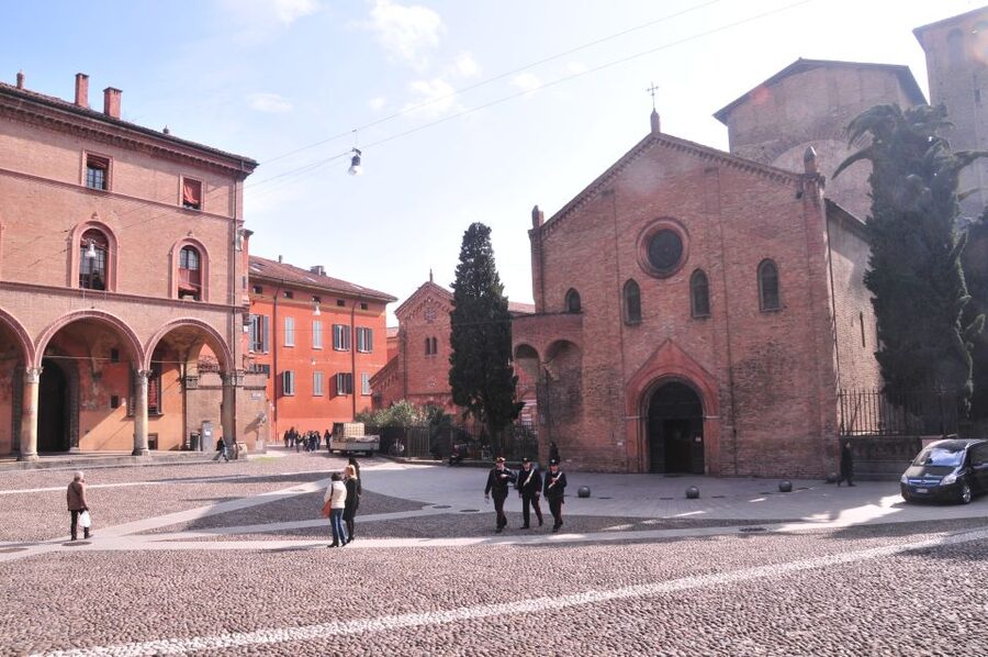 Bologna: Guided Architecture Walking Tour - Corte Isolani and the wooden arch