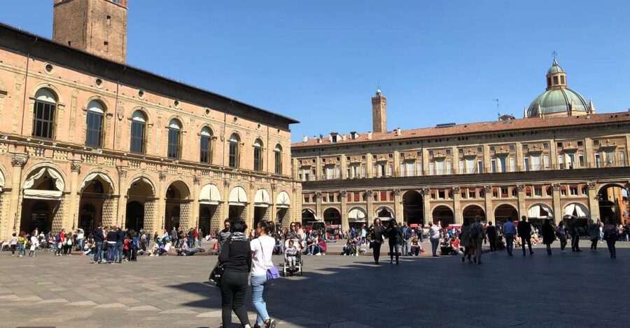 Bologna: Guided Architecture Walking Tour - San Giacomo Maggiore and the final stretch