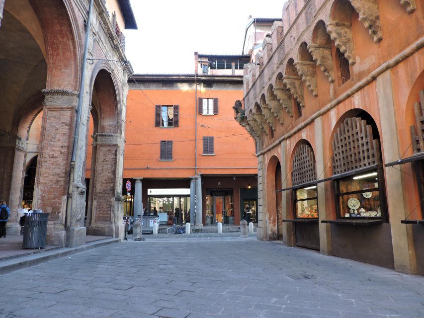 Bologna: Guided Architecture Walking Tour - Timing, languages, and walking comfort