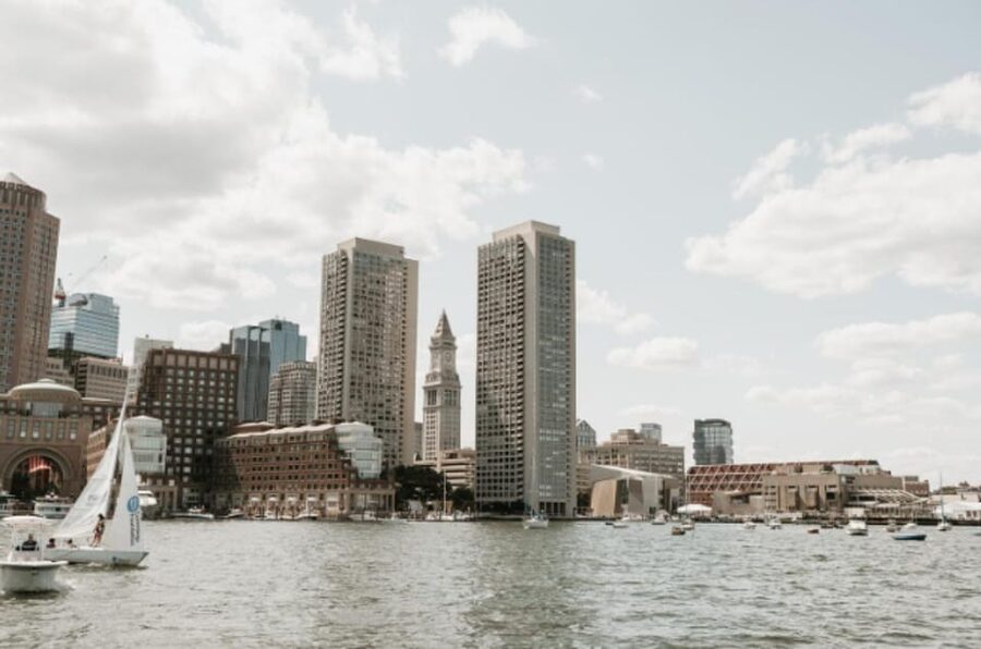 Boston: Harbor and Charles River Architecture Boat Tour - Boston and Cambridge From the Charles River Basin