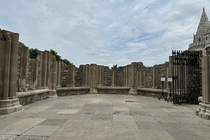 Buda Castle Tour: History and Architecture - The medieval Jewish prayer house