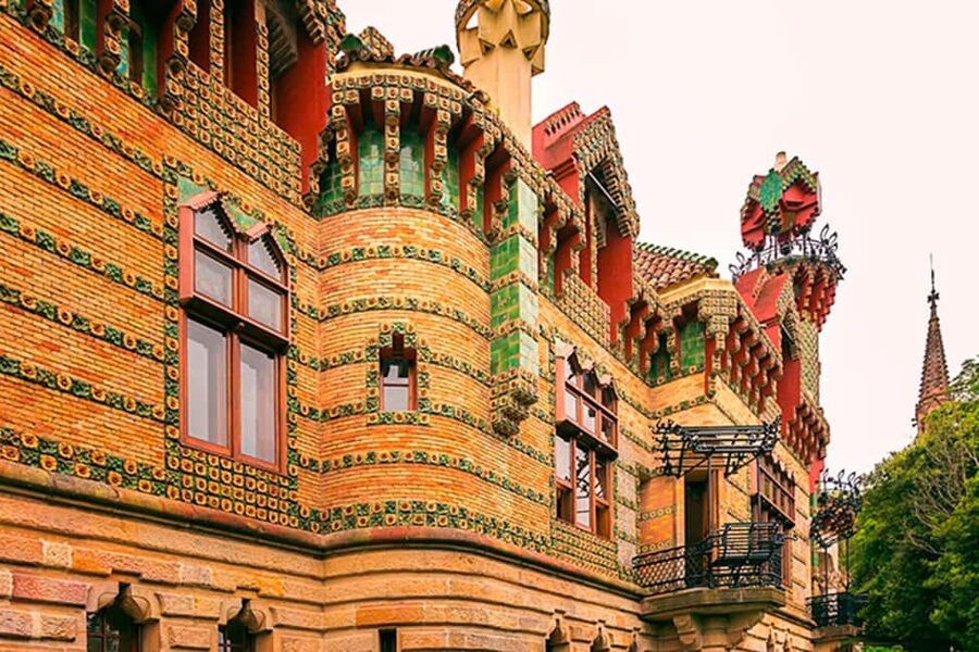 Capricho Gaudí with entrance, Santillana del Mar and Sequoia Forest - Comillas: a small town with grand ideas