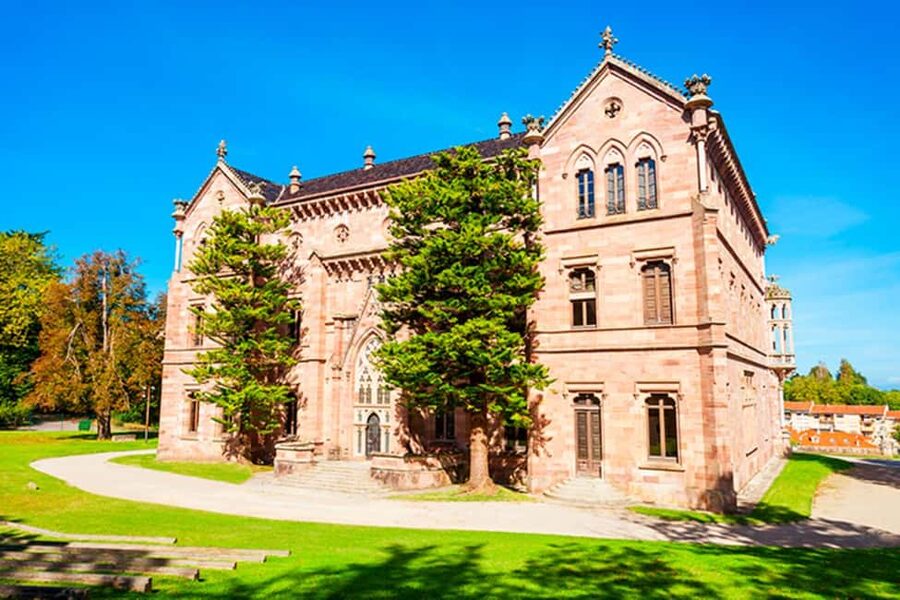 Capricho Gaudí with entrance, Santillana del Mar and Sequoia Forest - Walking among the Monte Cabezón redwoods