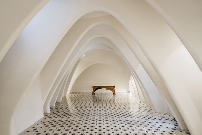 Casa Batllo Fast Track Tour with Optional White Rabbit Museum - The Gaudí Cube and the light-filled finale