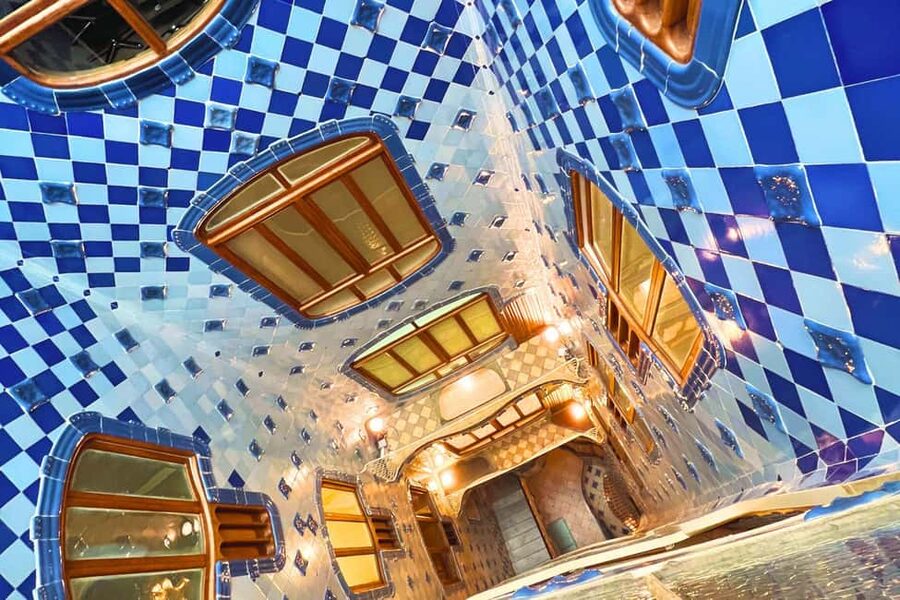 Casa Batlló First Access Tour With Sagrada Família Upgrade - Breakfast inside Casa Amatller