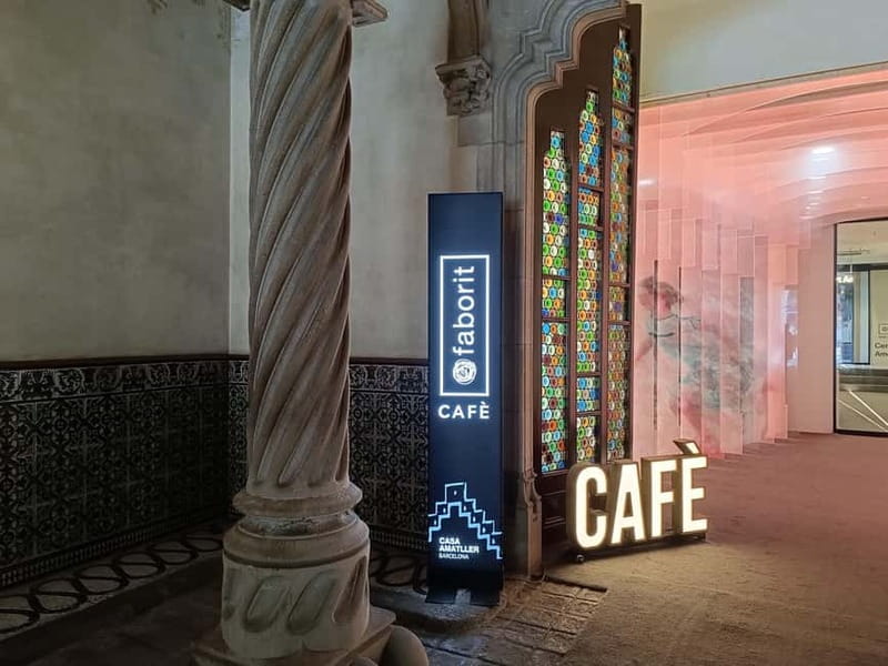 Casa Batlló First Access Tour With Sagrada Família Upgrade - The guides and the feel of the visit